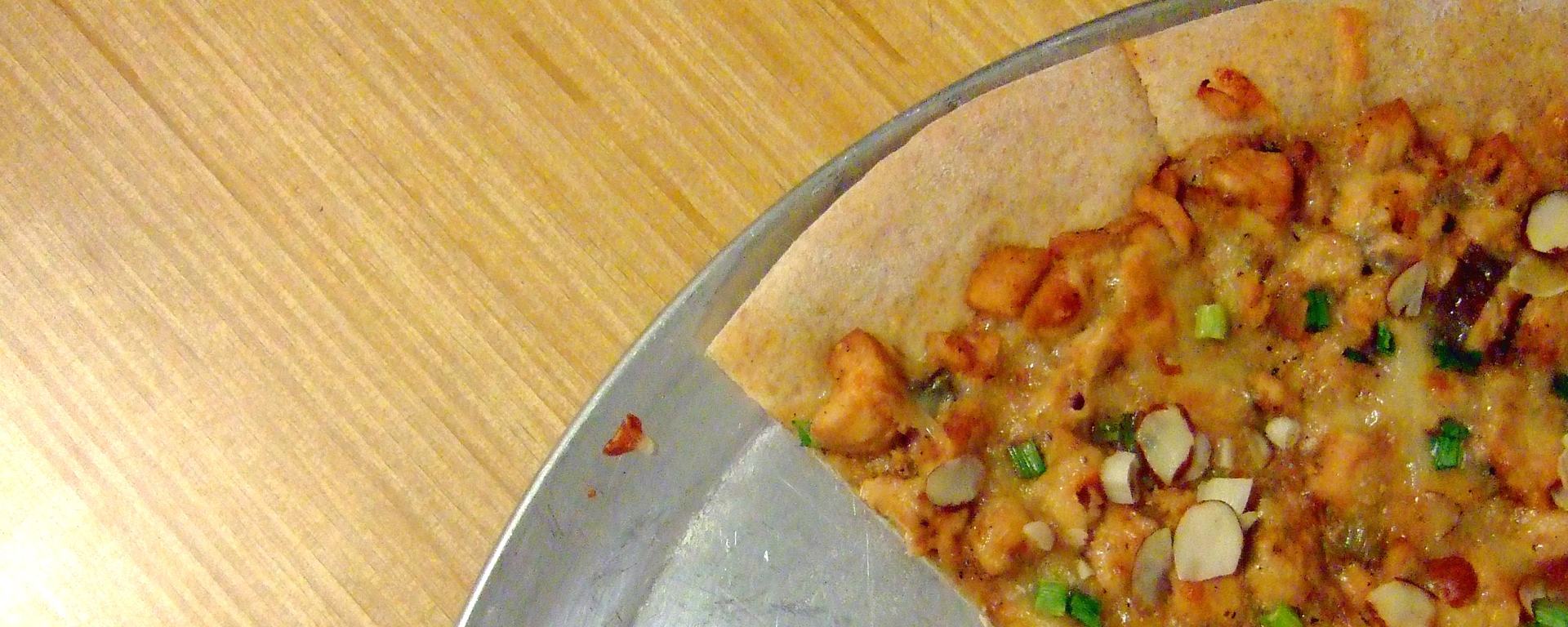 Spicy garlic chicken pizza