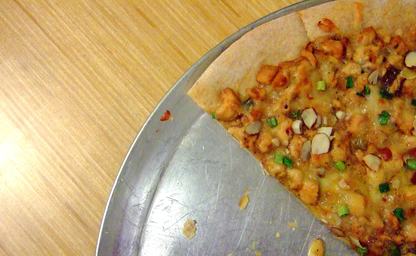 Spicy garlic chicken pizza