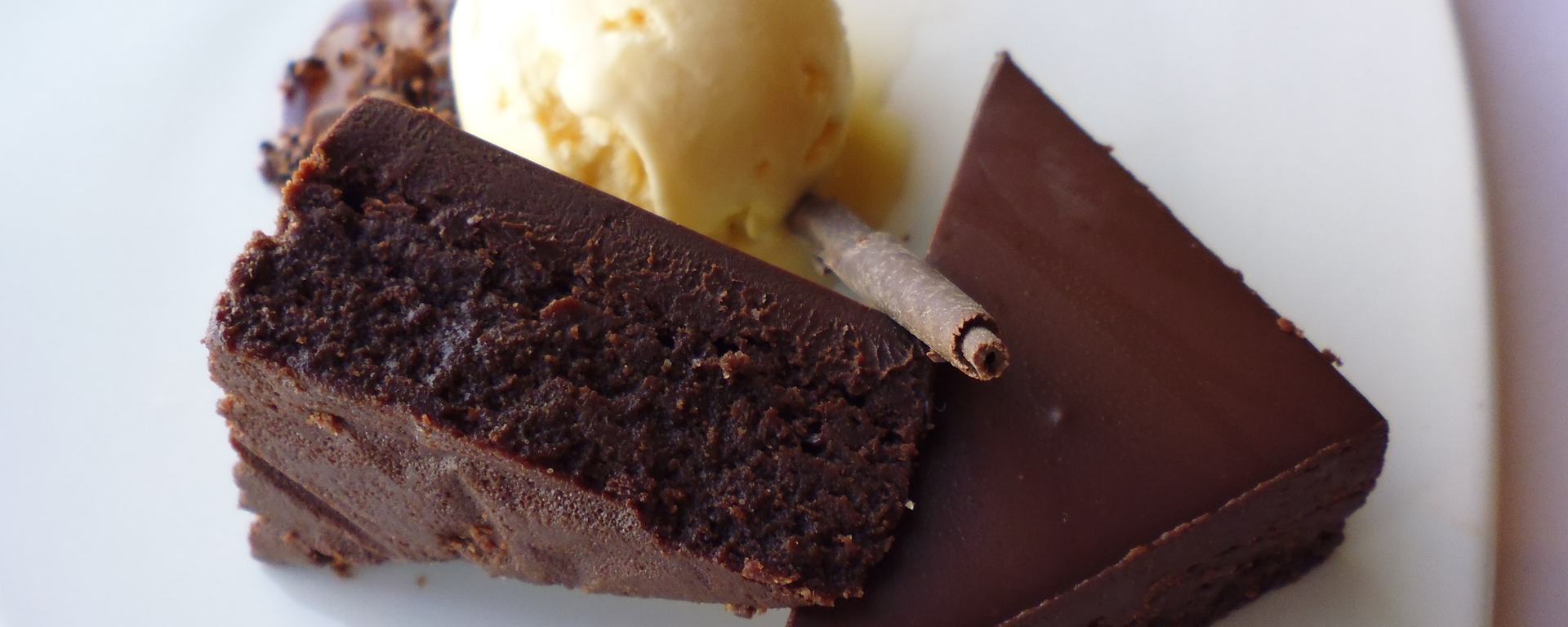 Flourless chocolate cake